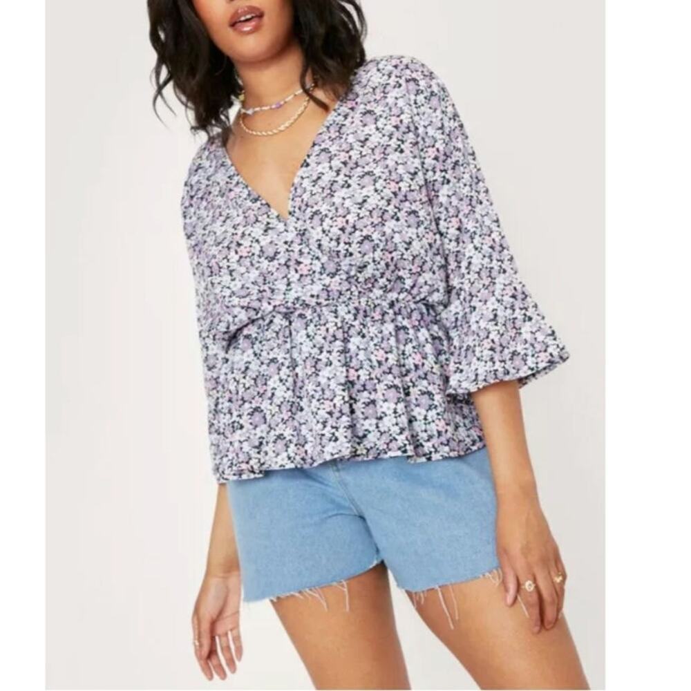 Nasty Gal Lilac‎ Disty Floral Peplum Bell Sleeve  
Top Women's 18 Boho Babydoll